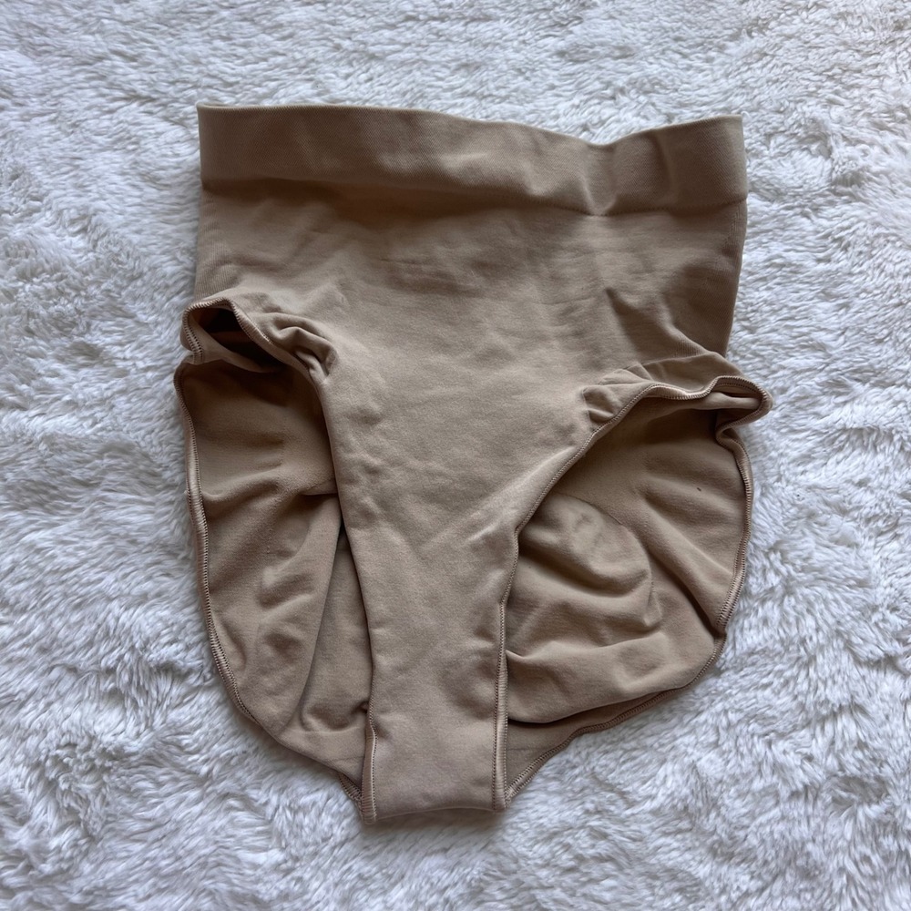 Skims Sculpting Mid Waist Brief Tan Nude Seamless Shapewear Small RN158873 NWOT